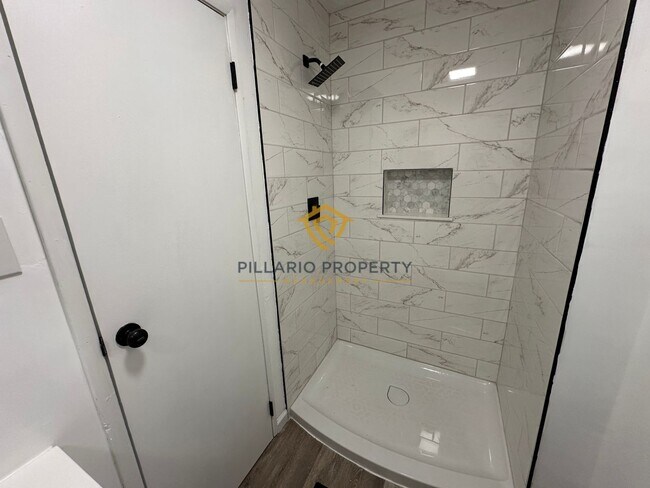 Building Photo - Spacious & Updated 4BR/2BA Home Near Holliday Park — Move-In Ready!