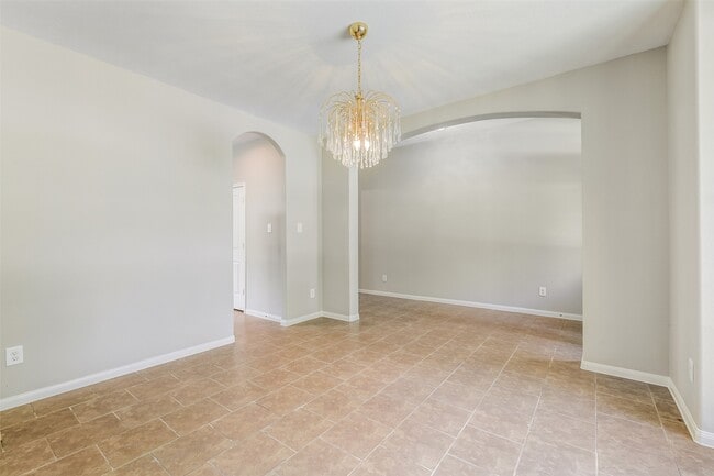 Building Photo - 12635 Lakeshore Dr