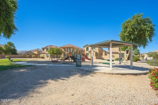 Building Photo - 935 E Agua Fria Ln