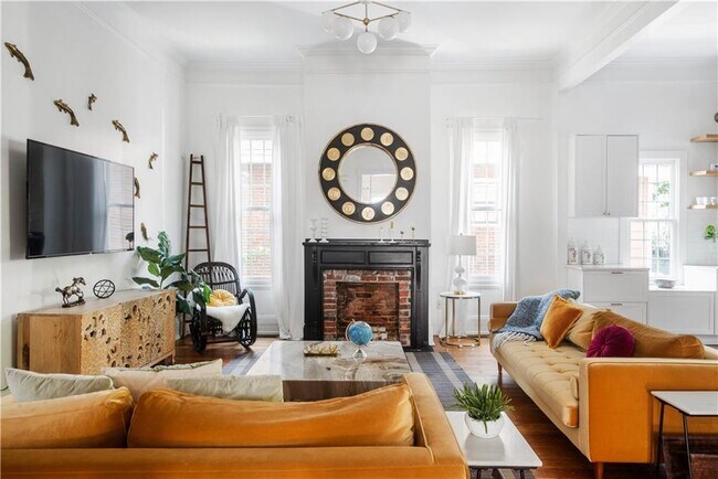 Building Photo - 383 Park Ave SE