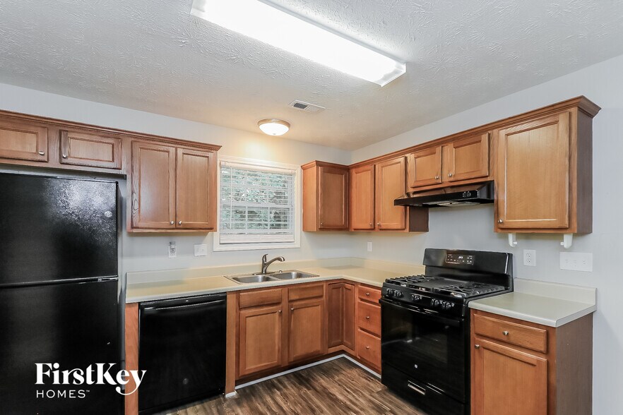 Building Photo - 4665 Jamerson Forest Pkwy