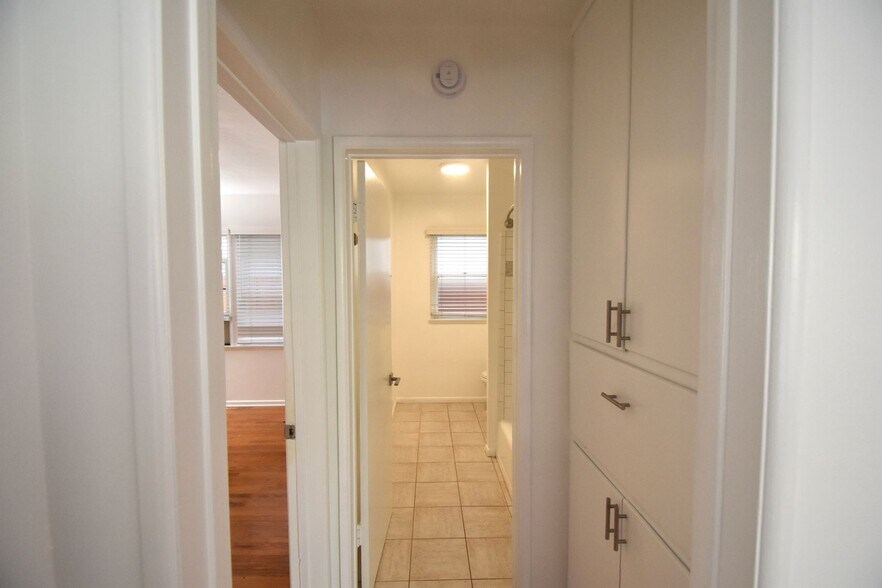 Building Photo - 14830 Dickens St