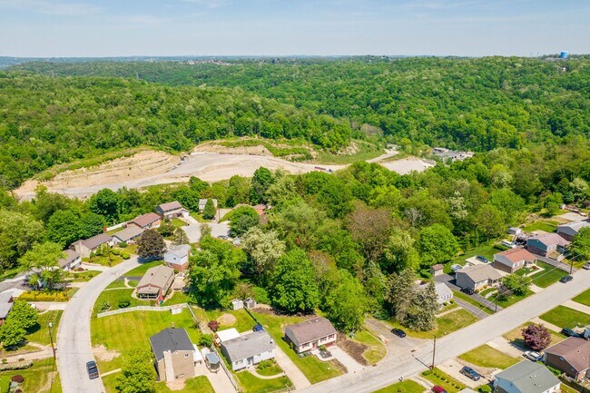 Building Photo - AVAILABLE JULY 1ST! Don't miss this STUNNING & UPDATED 3 bedroom in Baldwin!