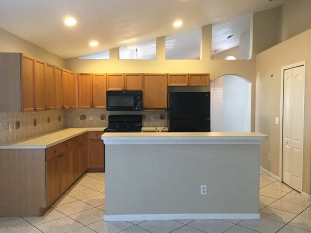 Building Photo - 2609 Meadow Oaks Loop