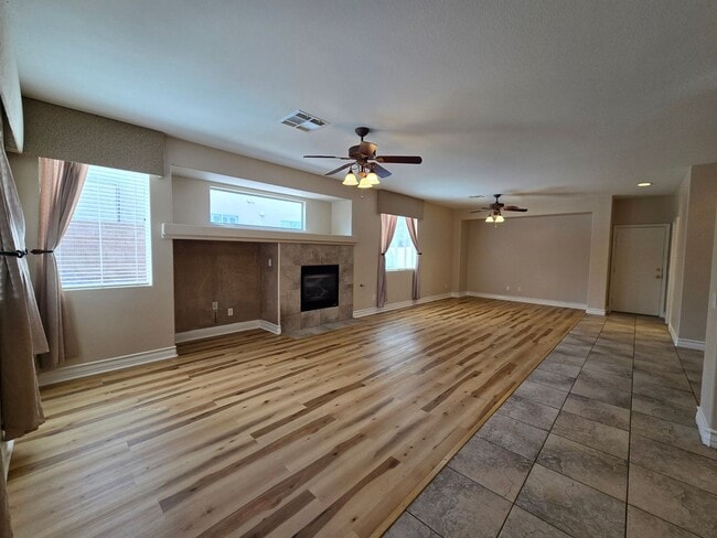 Building Photo - An Amazing NW Home! Over 3300 sq ft w/ pool & spa! Must see!