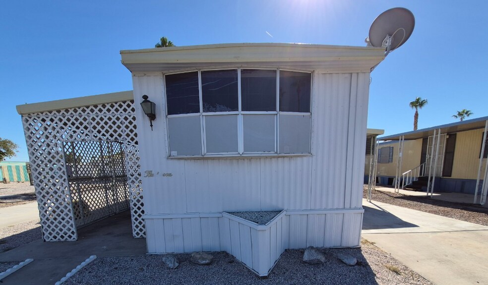 Building Photo - 3601 E Wyoming Ave