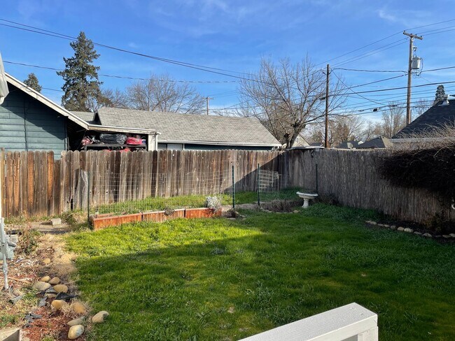 Building Photo - Newly Remodeled 2 Bedroom 1 Bathroom Home***A MUST SEE HOME***