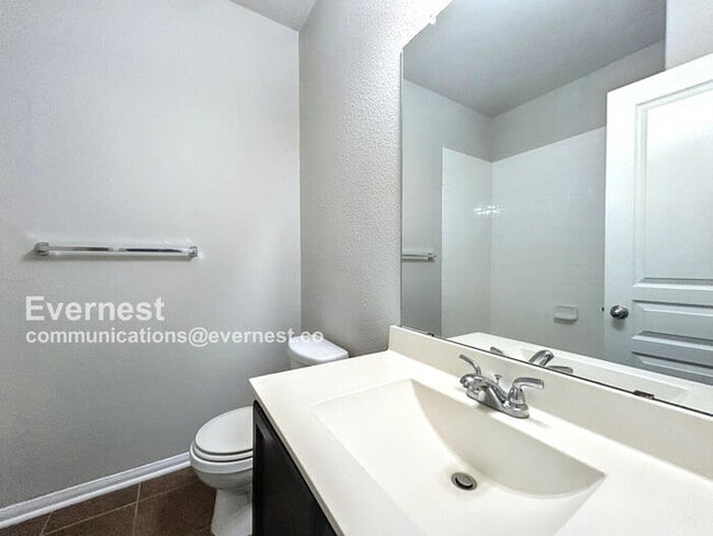 Building Photo - 396 Waterloo Dr