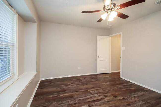 Building Photo - 6615 Lower Arrow Dr