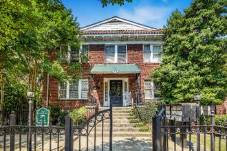 Building Photo - 742 Monroe Dr