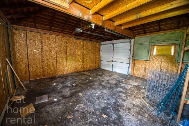 Building Photo - 1347 S Indianapolis Ave