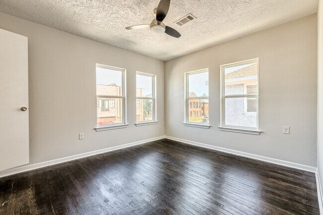 Building Photo - 519 W Clay St