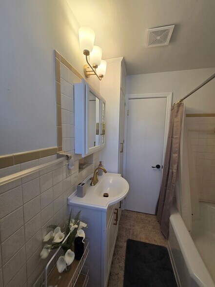 Building Photo - 10535 W Spring Green Rd