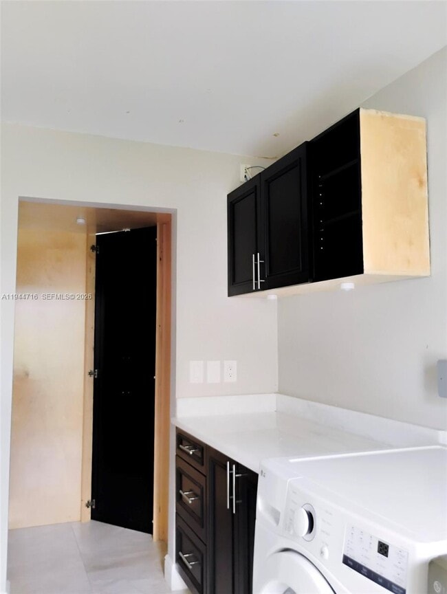 Building Photo - 9654 Sun Pointe Dr