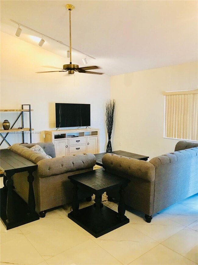 Building Photo - 15025 Brighton Ln