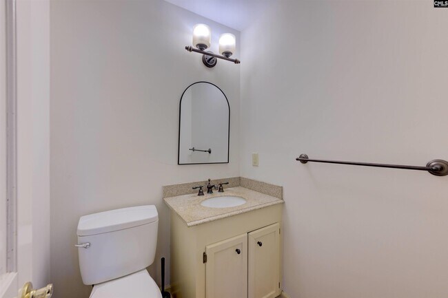 Building Photo - 112 Woodlands W