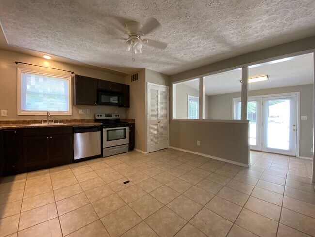 Building Photo - 7255 S Fairfax Rd