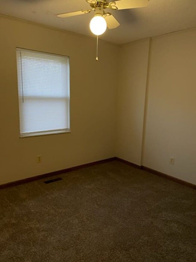 Building Photo - SINGLE FAMILY HOME