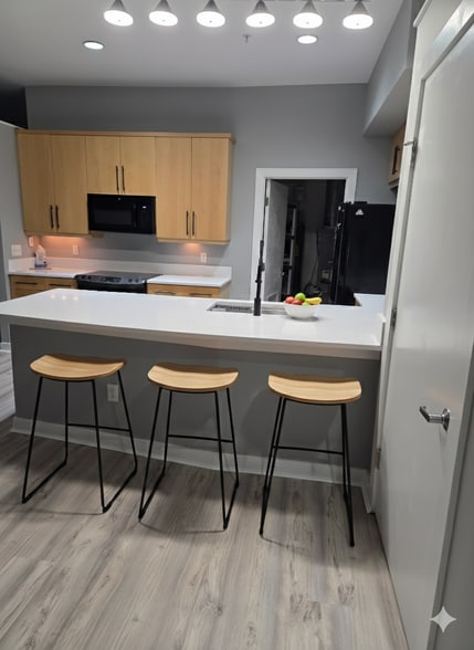 Building Photo - 1150 Vine St