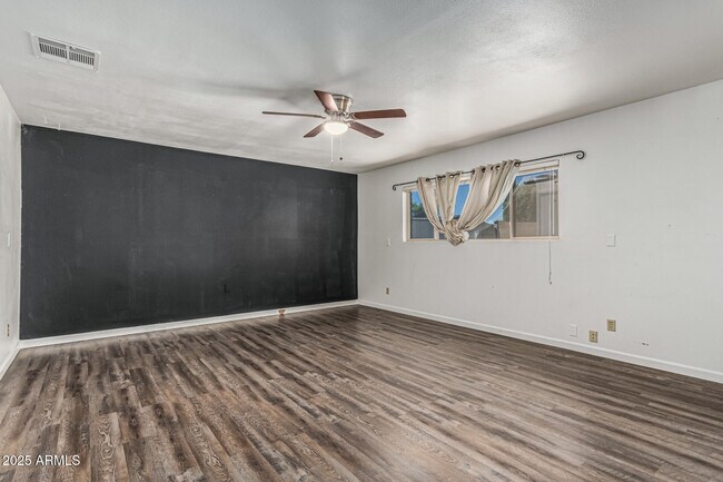 Building Photo - 9048 E Grandview St