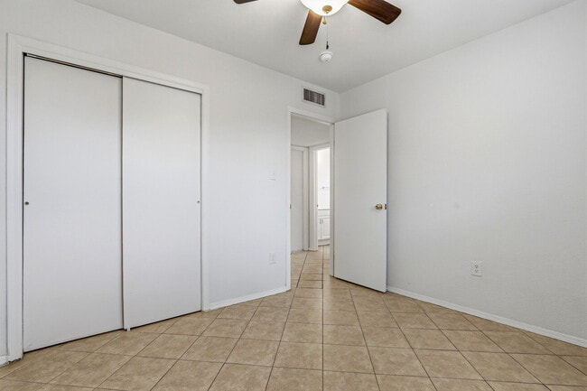 Building Photo - 10837 Gemstone St