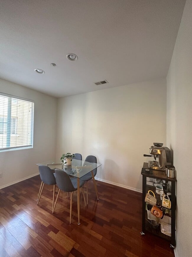 Building Photo - Stunning 3-Bedroom, 2.5-Bath Townhome in the Heart of Torrey Highlands – A Must-See!