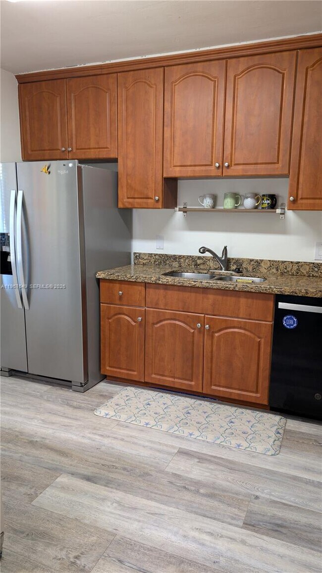 Building Photo - 369 Lakeview Dr