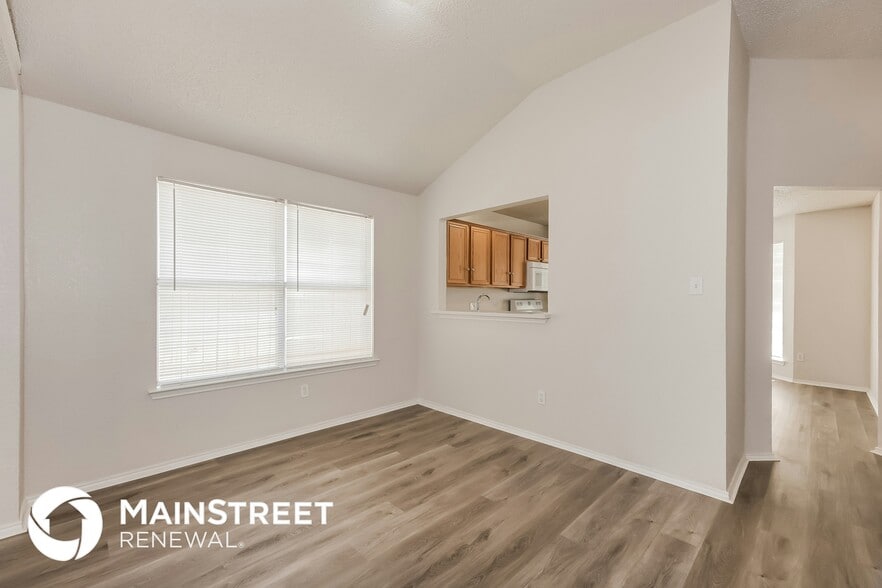 Building Photo - 10836 Deauville Cir N