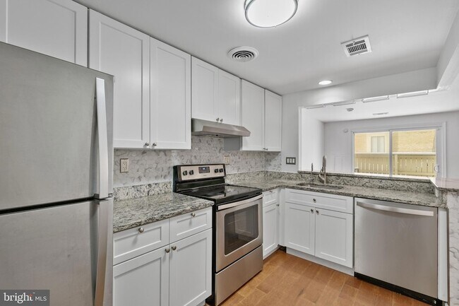 Building Photo - 8619 Welbeck Way