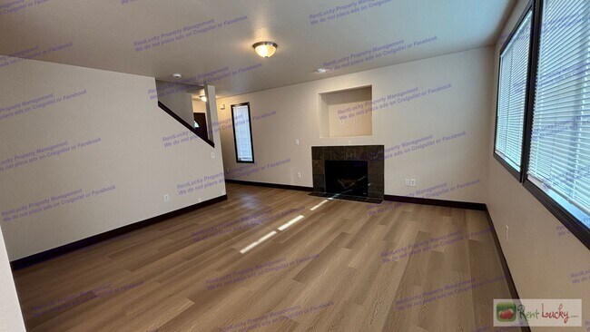 Building Photo - CFC (Russell)-Spanaway Duplex