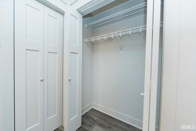 Building Photo - 1222 W Rangeview Cir