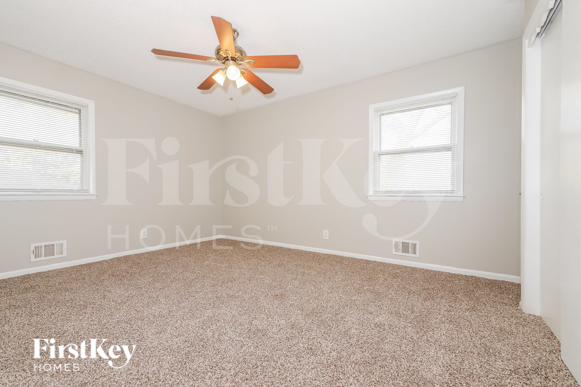 Building Photo - 9404 White Ave