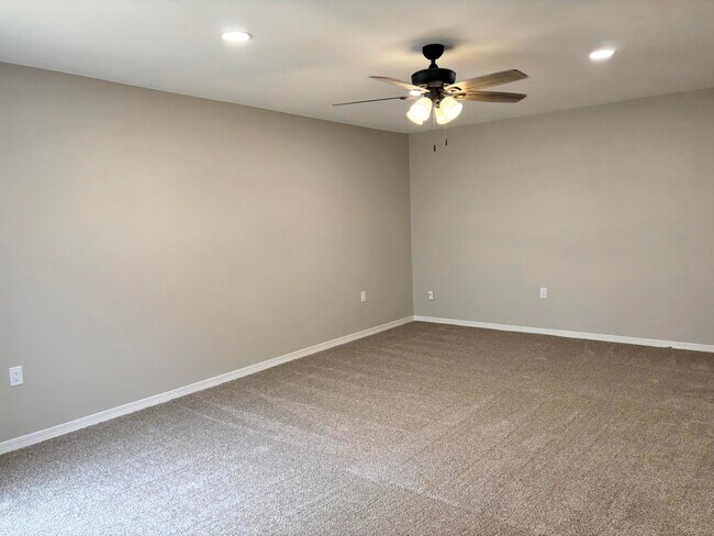 Building Photo - 926 Holbrook Cir