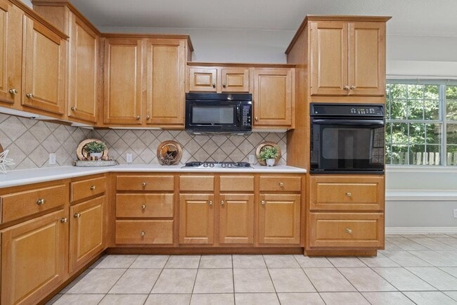 Building Photo - 10117 Coleus Cove
