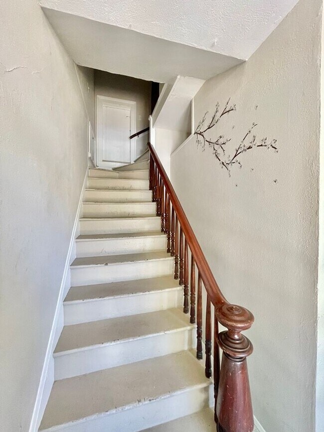 Building Photo - 1429 Elm St