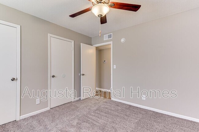 Building Photo - 520 E Buena Vista Ave