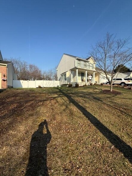 Building Photo - 64 Riverview Dr