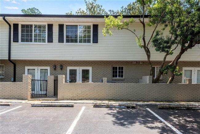 Building Photo - 6940 Roswell Rd