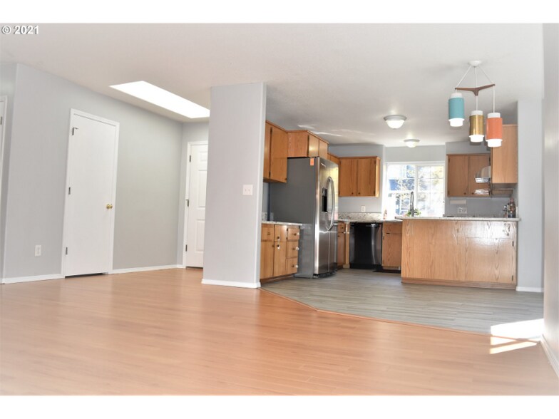 Building Photo - 5511 SE 130th Ave
