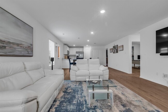 Building Photo - 4154 Saltillo Lakes Dr