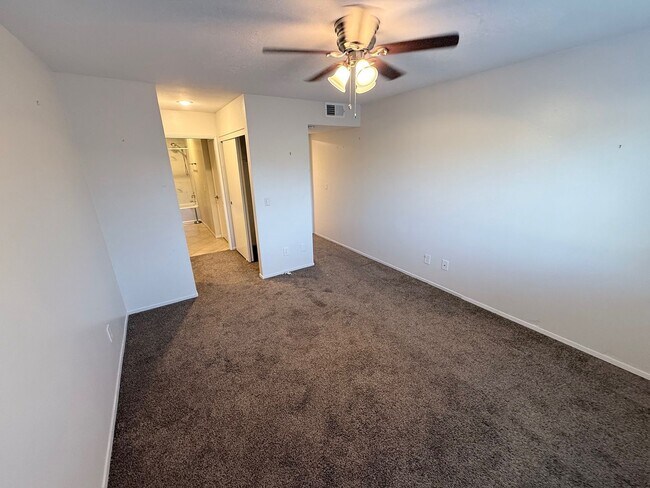 Building Photo - Eastlake Shores Downstairs Condo feat. Two Bedrooms and Two Bathrooms