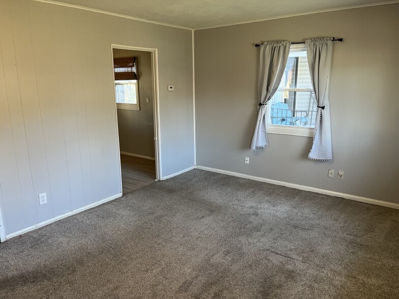 living room - 1317 Washington Ave