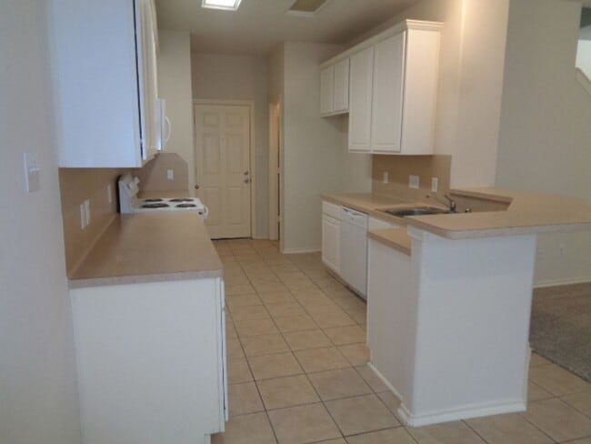 Building Photo - Beautiful 3BR Townhome in Villas of Oakwood Glen – Klein ISD