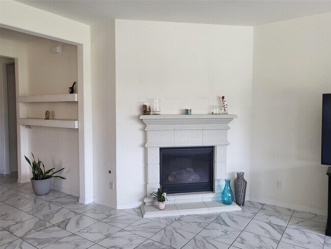 Building Photo - 10702 Crestwood Point Cir