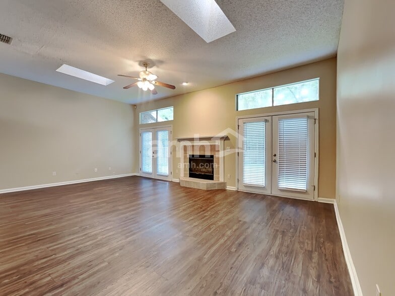 Building Photo - 334 Turtle Dove Dr