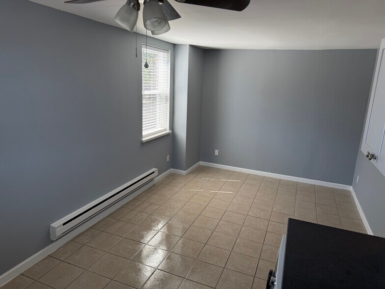 Building Photo - 2713 S Alder St