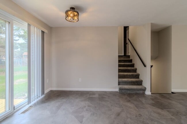 Building Photo - Bright & Updated 4-Bedroom Home Close to Everything