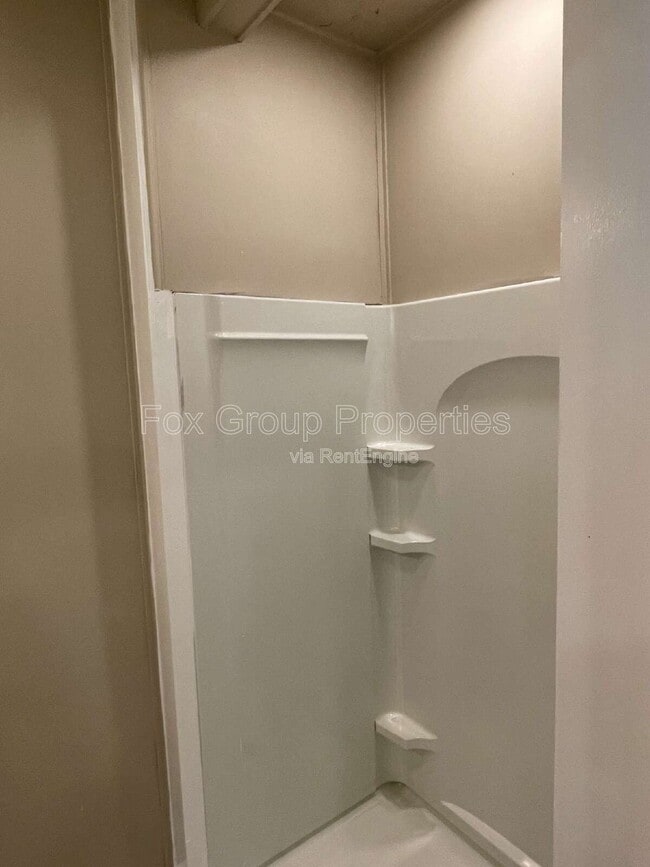 Building Photo - 207 N Meriah St