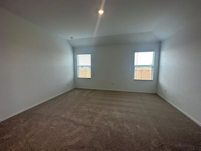 Building Photo - 121 Seminole Dr