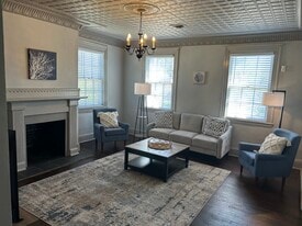 Building Photo - 812 Pollock St